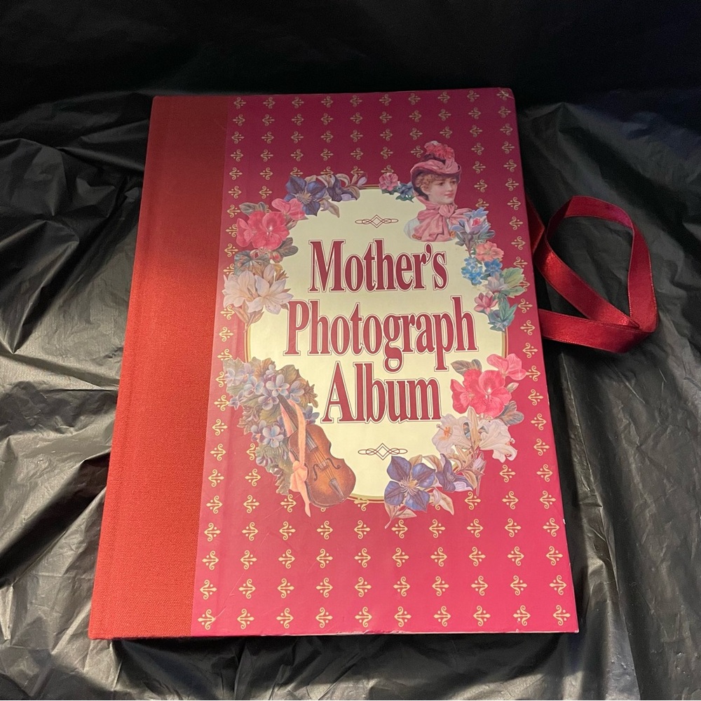 Mother's Photograph Album - Red Floral Design brand new. Beautiful album.